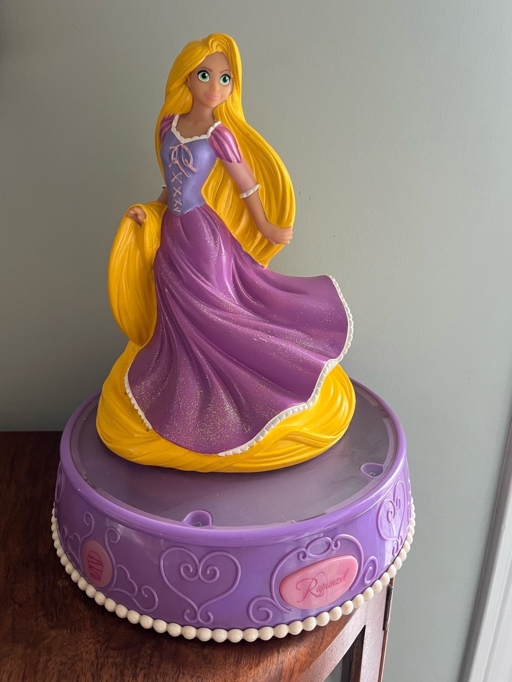 Disney Princess Rapunzel Light Up Singing talking Coin Bank!